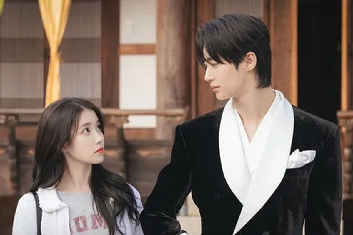 IU dan Byeon Woo Seok Tertangkap Kamera sedang Berciuman
