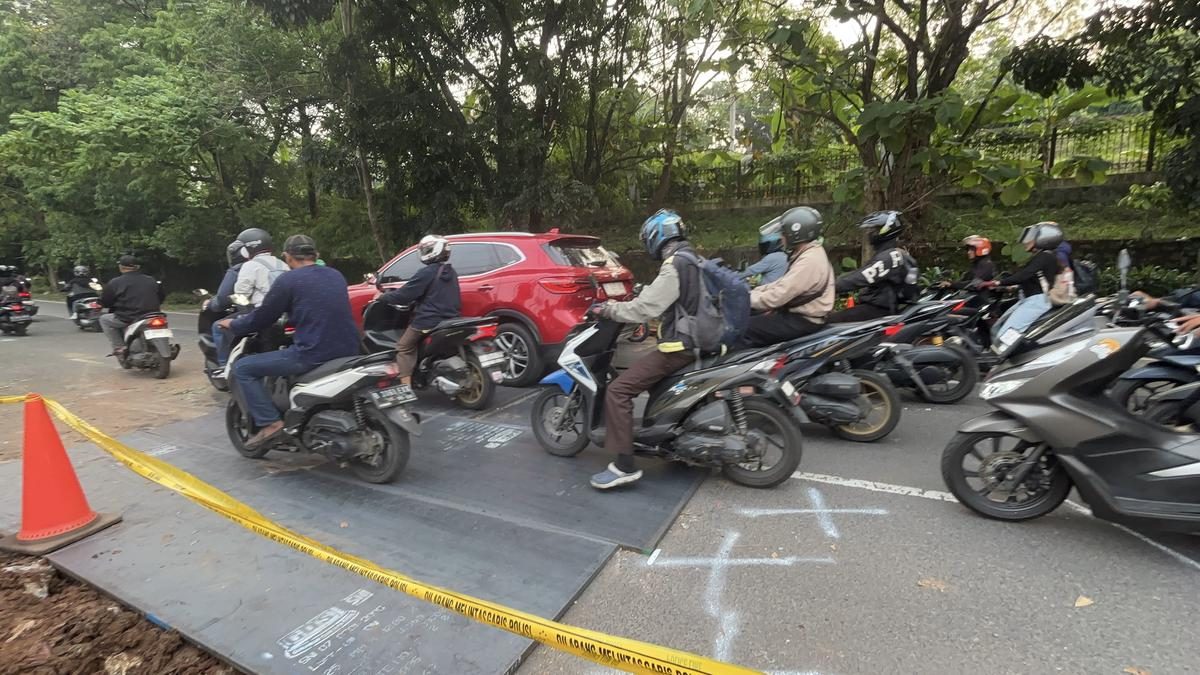 Jalan Lenteng Agung yang Ambles Kini Bisa Dilalui