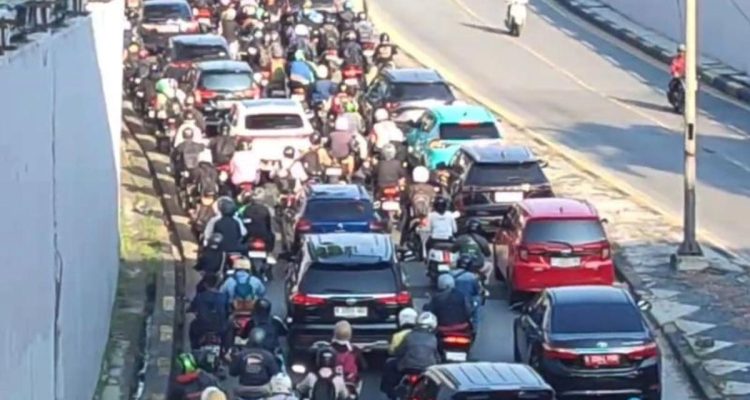 Jalanan Jakarta Timur Macet Parah Pasca Libur Panjang