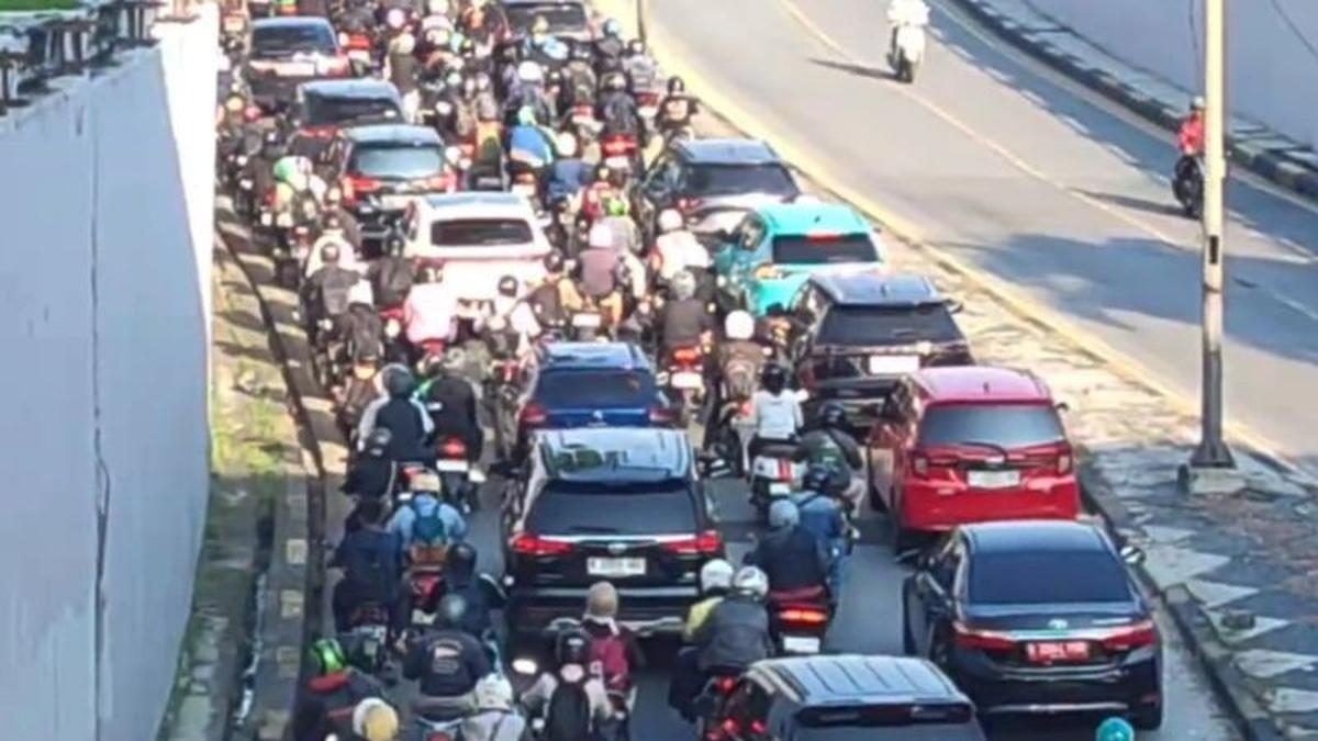 Jalanan Jakarta Timur Macet Parah Pasca Libur Panjang