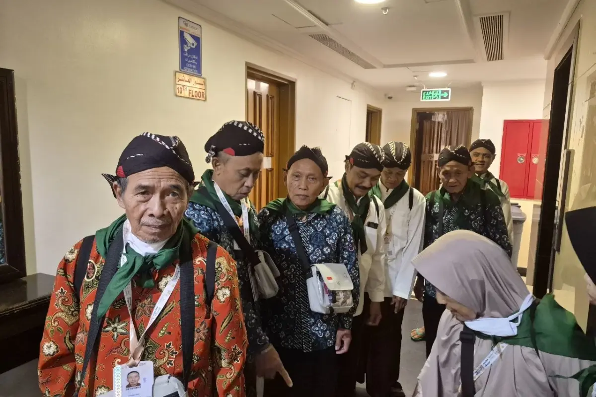 Jemaah Haji Gunungkidul Kenakan Blangkon untuk Ibadah