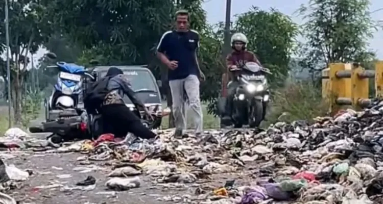 Jembatan Kamal Mundu–Segeran: Hati-hati Sampah Berserakan, Picu Pengendara Jatuh