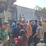 Kawal Ketat! Bupati Lucky Hakim Serahkan Bantuan Rp40 Juta untuk Korban Kebakaran Tukdana