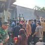 Kawal Ketat! Bupati Lucky Hakim Serahkan Bantuan Rp40 Juta untuk Korban Kebakaran Tukdana