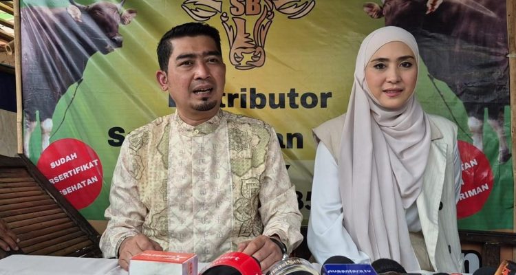 Keluarga Ustaz Solmed Cari Hewan Kurban untuk Idul Adha