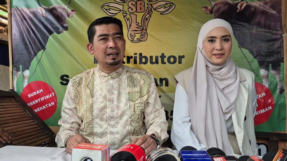 Keluarga Ustaz Solmed Cari Hewan Kurban untuk Idul Adha