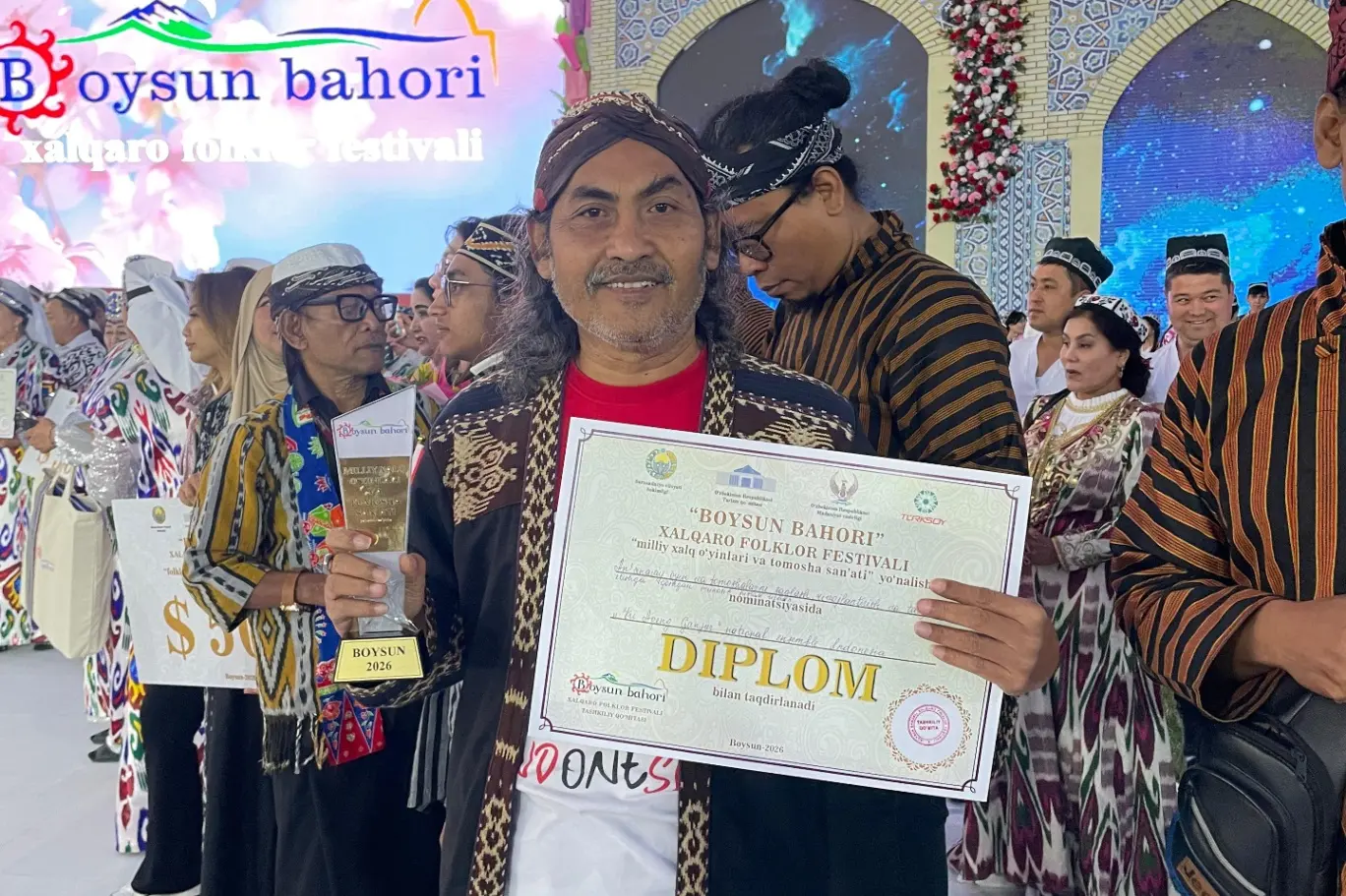 Ki Ageng Ganjur Raih Penghargaan Internasional di Festival Uzbekistan