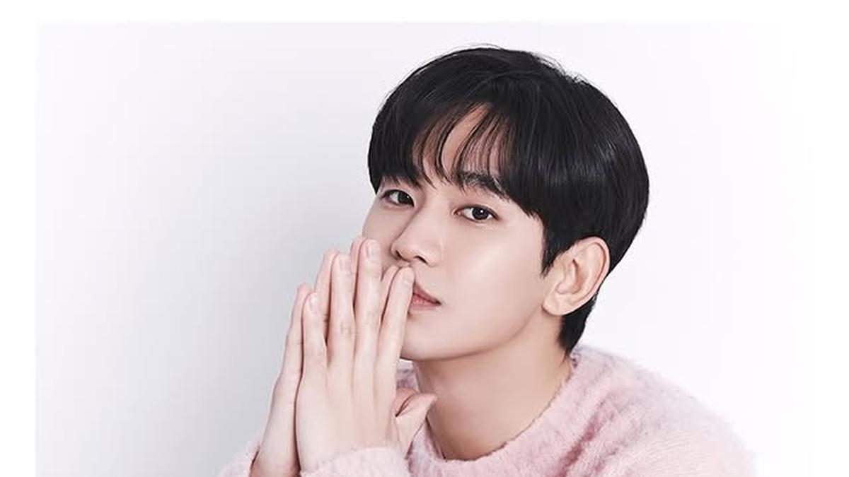 Kim Soo Hyun: Pihak Agensi Berterima Kasih atas Perintah Penangkapan YouTuber Hoverlab