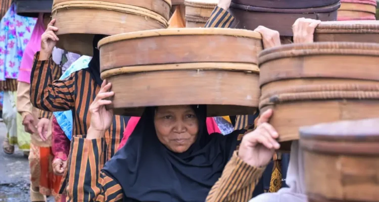 Kirab Pusaka Leluhur dan Seribu Tenong ramaikan Ruwat Bumi Sirukun Banjarnegara