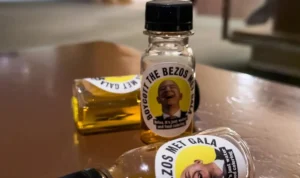 Kontroversi Met Gala 2026: Jeff Bezos Diprotes dengan 300 Botol Urine