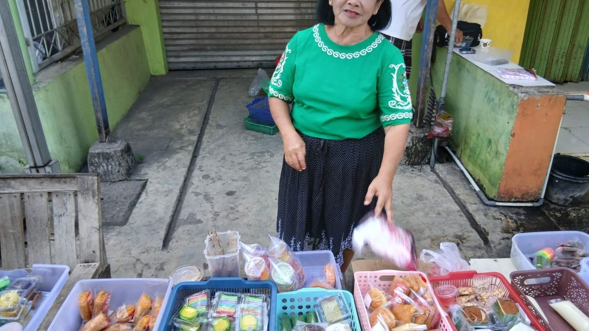 Kue Tradisional Alun-alun Haurgeulis: Ramai Pembeli, Tak Pernah Sepi