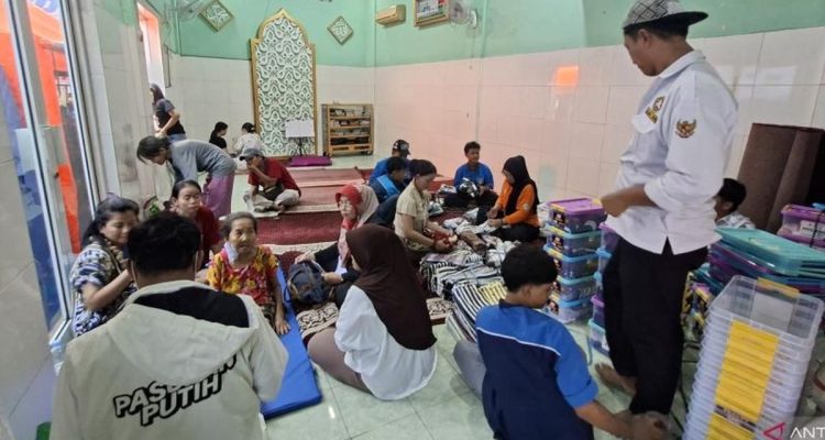 Lansia Tetap Cuci Darah Meski Rumahnya Terbakar