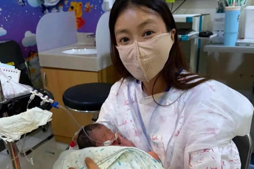 Lee Si Young Melahirkan Anak Perempuan Lewat Program IVF
