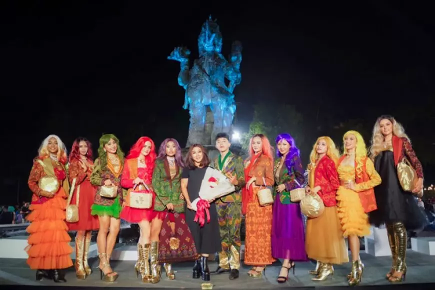 Lenny Hartono Pukau Panggung Fashion Denpasar Festival