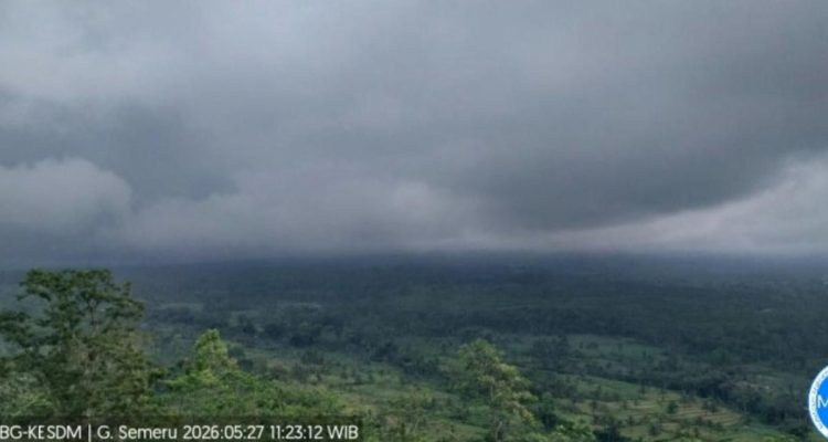 Letusan Gunung Semeru Disertai Awan Panas Saat Idul Adha