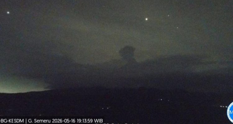 Letusan Semeru Terjadi Dua Kali Malam Ini