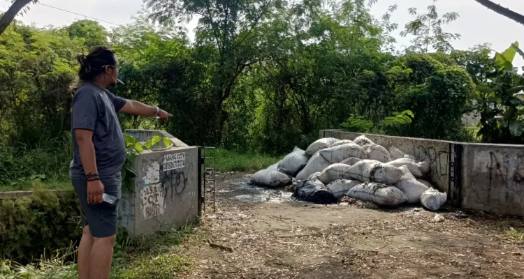 Limbah Usus Ayam Bau Busuk Picu Kemarahan Warga Cianjur