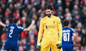 Liverpool Pertahankan Alisson, Juventus Cari Kiper Pengganti