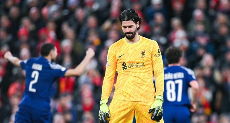 Liverpool Pertahankan Alisson, Juventus Cari Kiper Pengganti