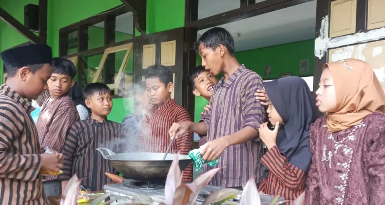 Lomba Masak Meriahkan Hari Kartini SDN Sidoharjo Pacitan