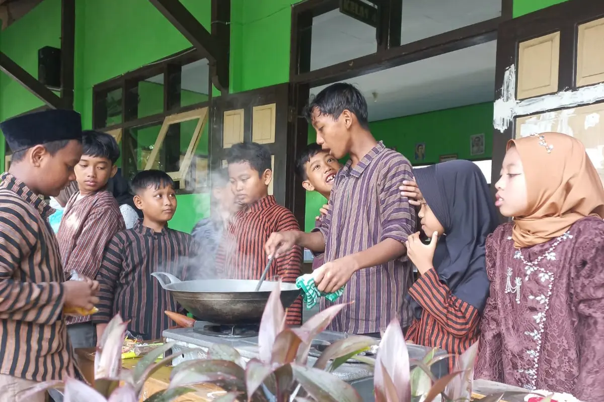 Lomba Masak Meriahkan Hari Kartini SDN Sidoharjo Pacitan