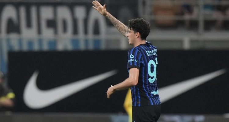 Madrid Siap Rebut Bastoni dari Barcelona
