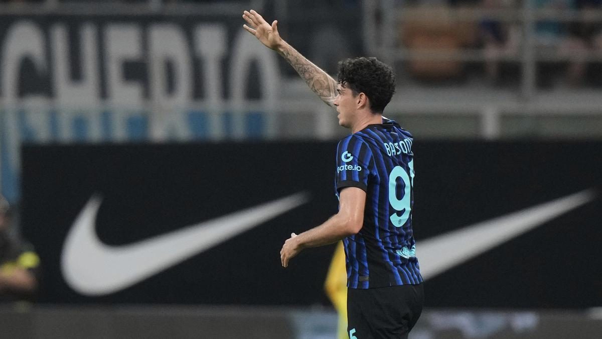 Madrid Siap Rebut Bastoni dari Barcelona