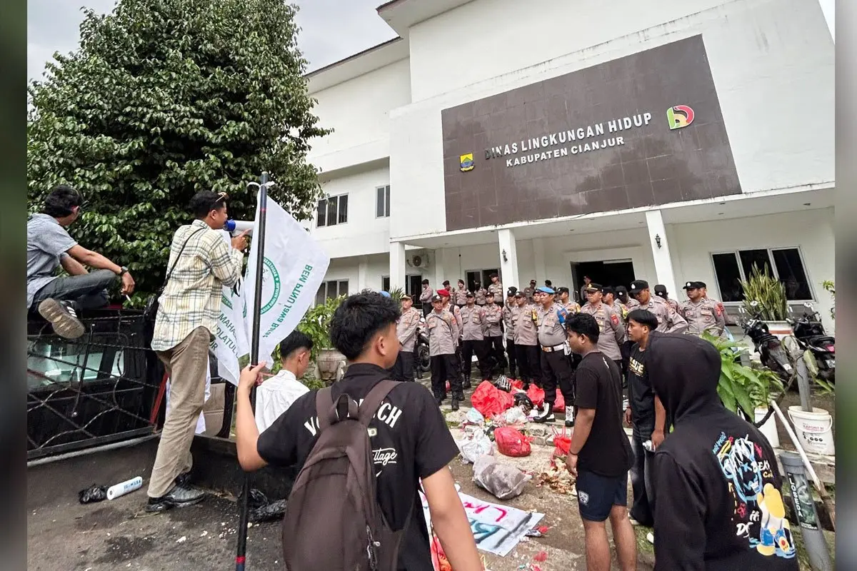 Mahasiswa Tuntut Evaluasi Dinas Lingkungan Hidup Cianjur Akibat Darurat Sampah