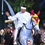 Mahkota Binokasih Diarak Keliling Jawa Barat, Kirab Budaya Padjadjaran Dimulai dari Sumedang