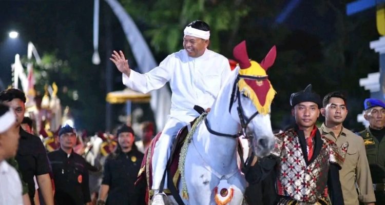 Mahkota Binokasih Diarak Keliling Jawa Barat, Kirab Budaya Padjadjaran Dimulai dari Sumedang