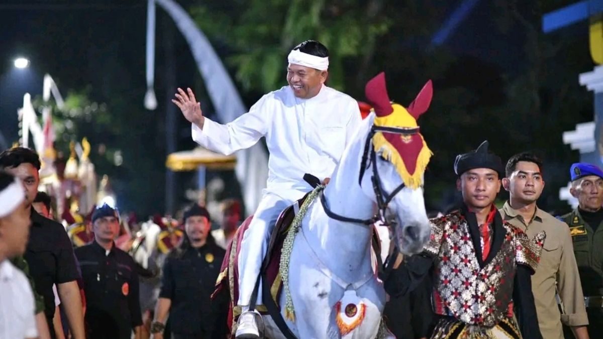 Mahkota Binokasih Diarak Keliling Jawa Barat, Kirab Budaya Padjadjaran Dimulai dari Sumedang