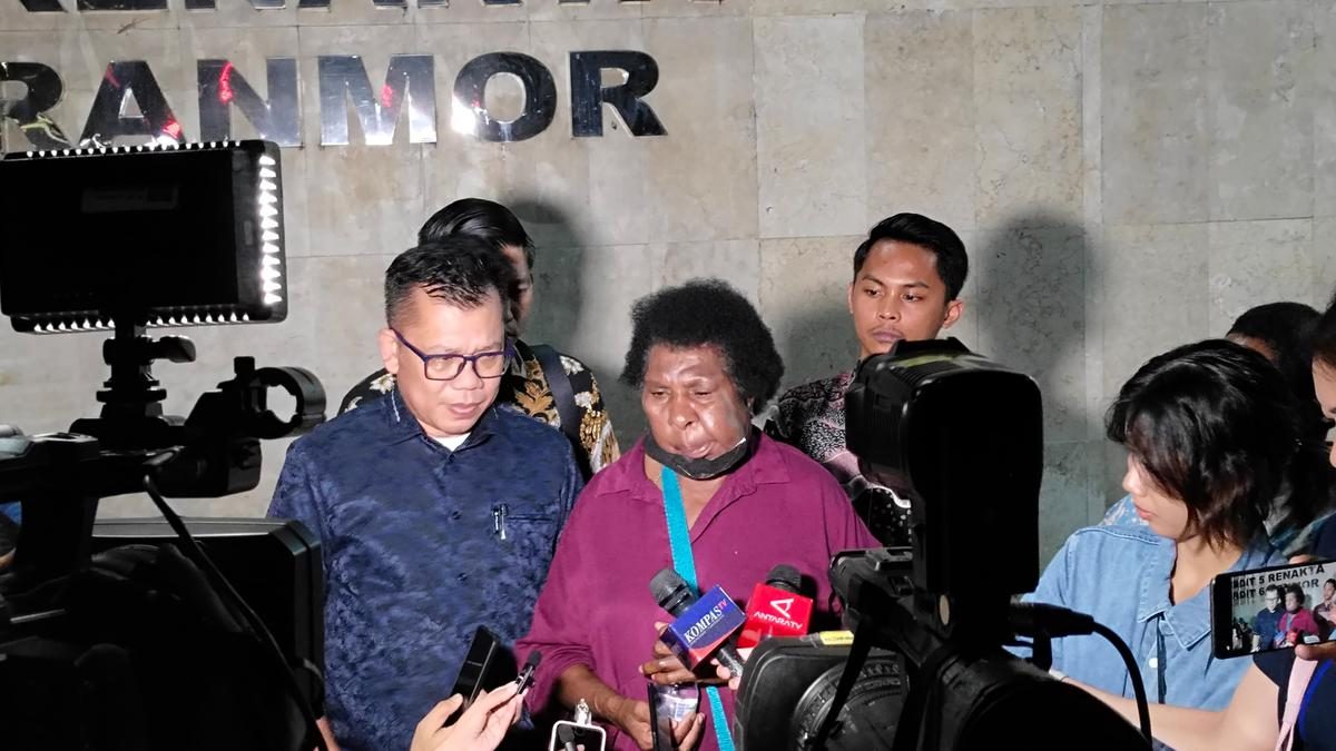Mama Sinta Polisikan Ketua LBH Merauke Terkait Film Pesta Babi