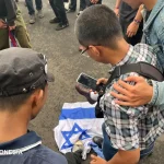 May Day di Balai Kota Malang: Aksi Musik Jalanan Diwarnai Pembakaran Bendera AS dan Israel