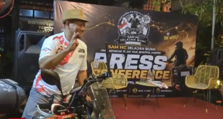 Misi Sam HC Keliling Dunia dengan Motor ke 14 Negara