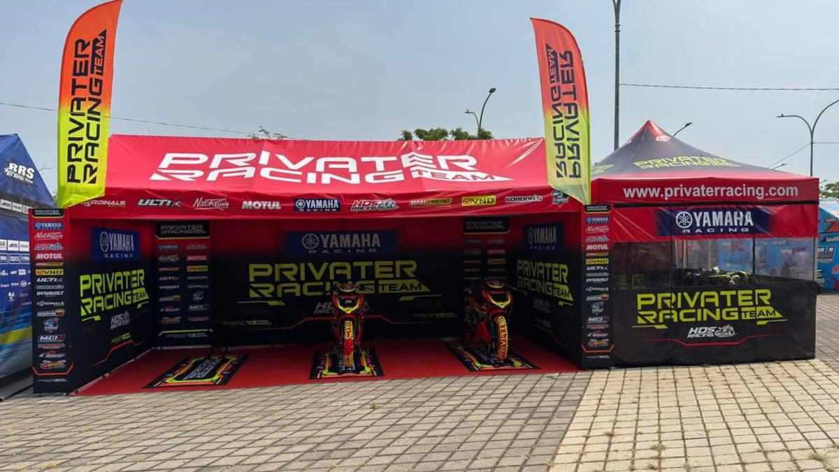 Motul 300V Ungguli Trek Balap