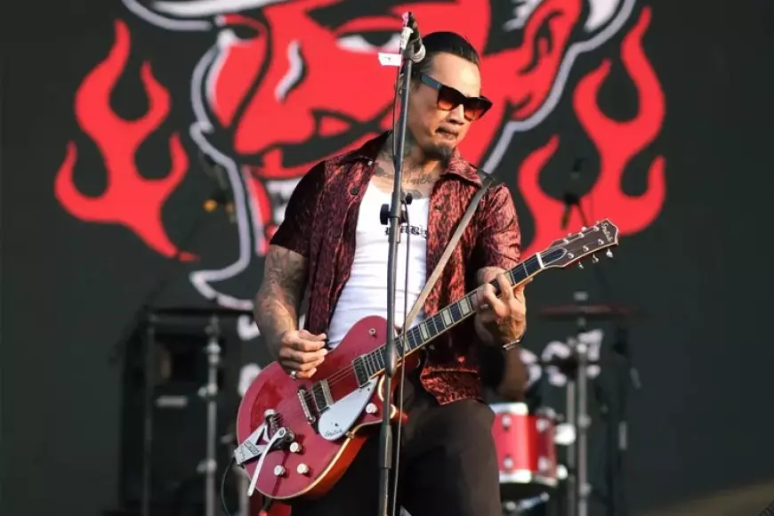 Musisi Band yang Lebih Dikenal Daripada Sang Vokalis