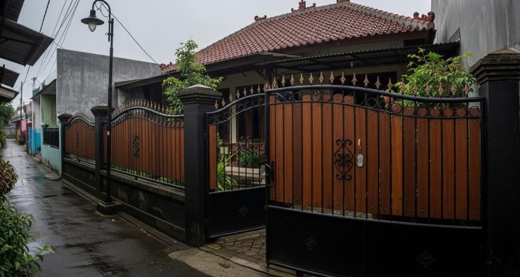 Pagar Rumah di Gang Sempit: 7 Inspirasi Aman dan Estetis