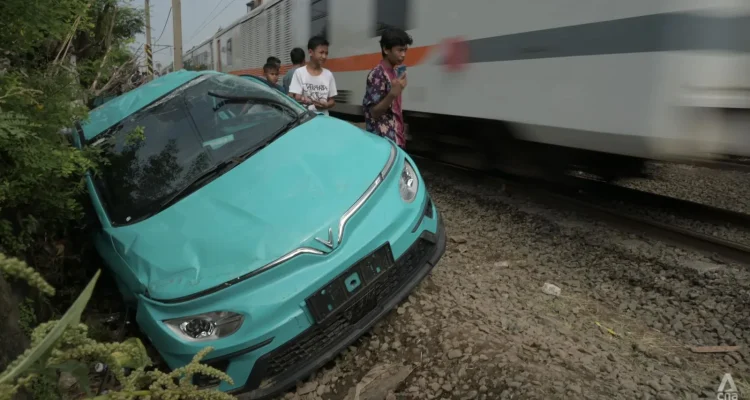 Pemeriksaan Polisi Terhadap Manajemen Taksi Green SM dan Ditjen KA Terkait Kecelakaan Kereta Bekasi