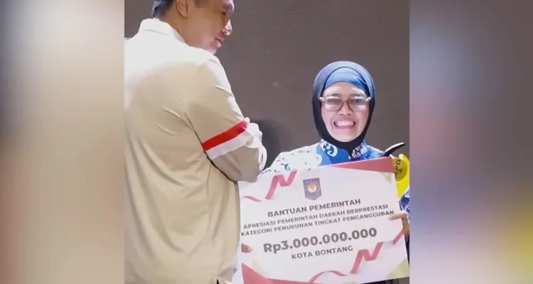 Pemerintah Kota Bontang Raih Penghargaan Terbaik Kategori Penurunan Pengangguran