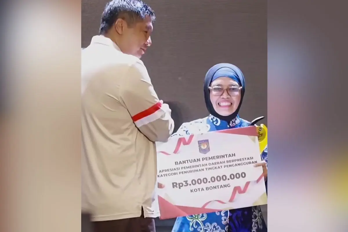 Pemerintah Kota Bontang Raih Penghargaan Terbaik Kategori Penurunan Pengangguran