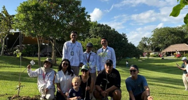 Penanaman 100 Bibit Pohon di Kebun Raya Bedugul Bali untuk Pelestarian Lingkungan