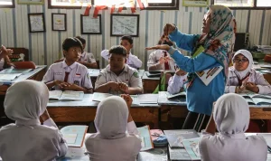 Penjelasan Kemendikbudristek Soal Kabar Guru Non-ASN Dirumahkan 2027