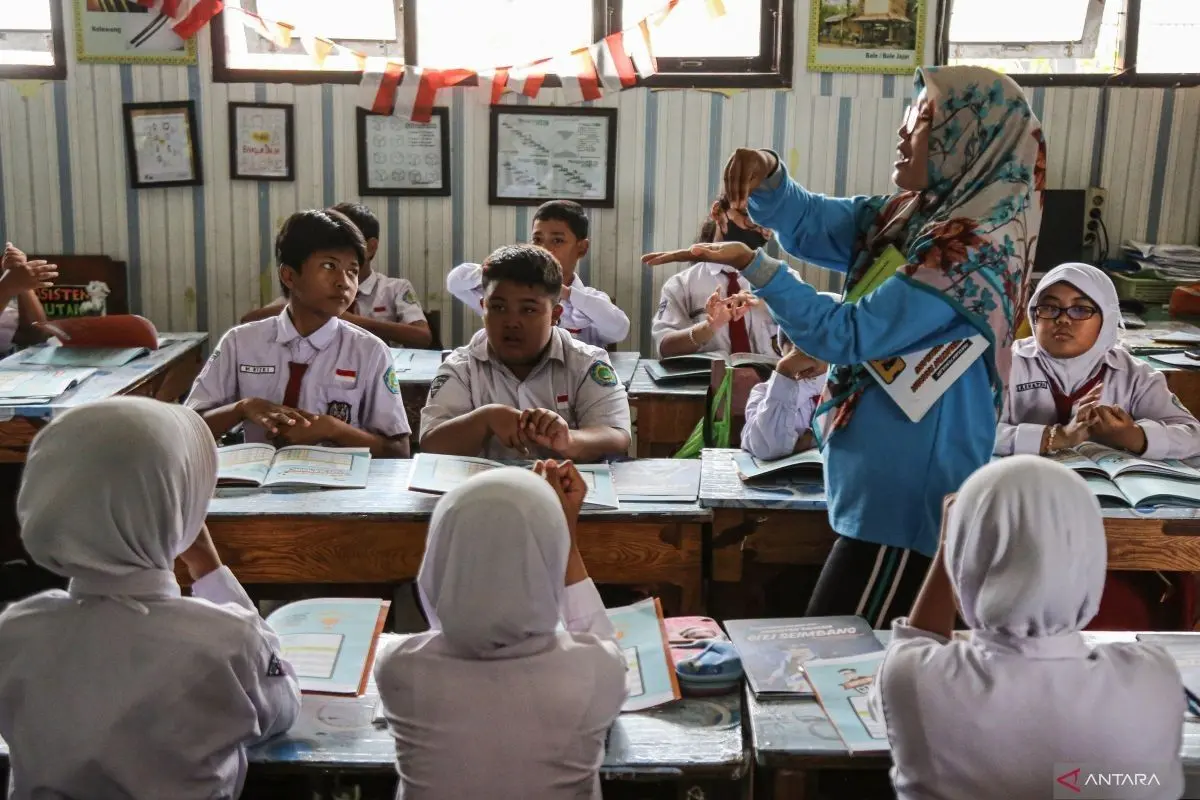 Penjelasan Kemendikbudristek Soal Kabar Guru Non-ASN Dirumahkan 2027
