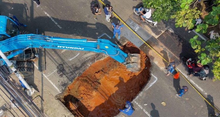 Perbaikan Jalan Lenteng Agung yang Ambles, Penutupan Total Malam Ini?