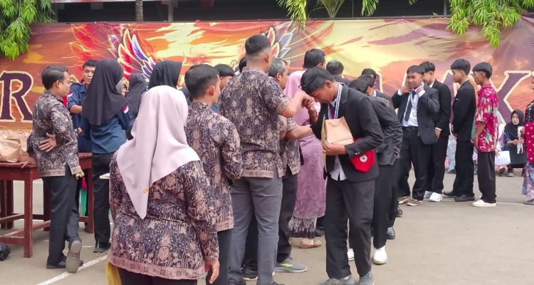 Perpisahan Haru SMKN 1 Lelea untuk Siswa-Siswi Kelas XII Angkatan XXVI