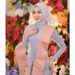 Pesona Eggy Fegri di Panggung Putri Indonesia Aceh dalam Busana Tradisional Modern