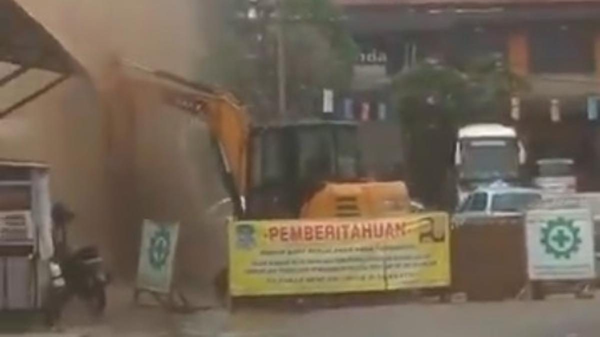 PGN Alami Kebocoran Pipa Gas, Semburkan Air Hingga 5 Meter