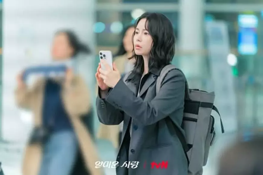 Poster Lim Ji Yeon Diturunkan Akibat Dianggap Mirip Jurnalis di Palestina