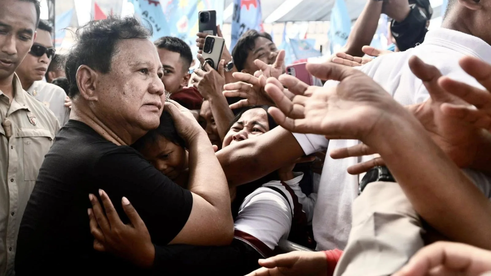 Prabowo pangkas biaya layanan ojek online jadi 8%, Gojek dan Grab berikan tanggapan
