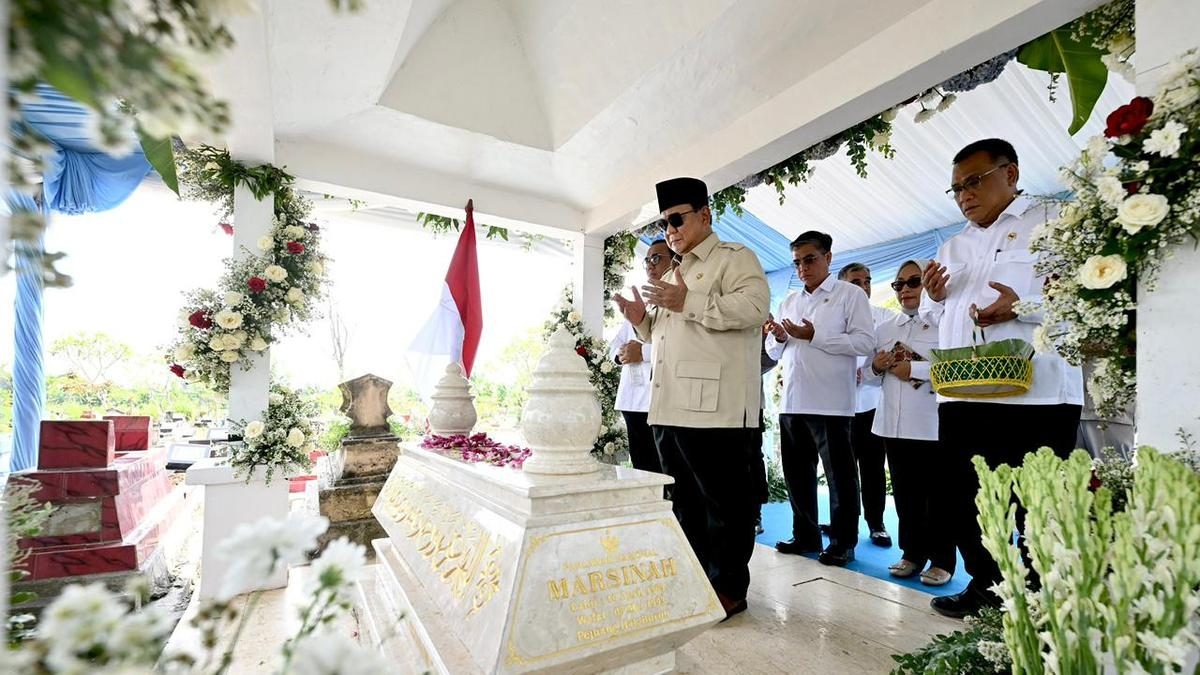 Prabowo Ziarahi Makam Marsinah Usai Resmikan Museum